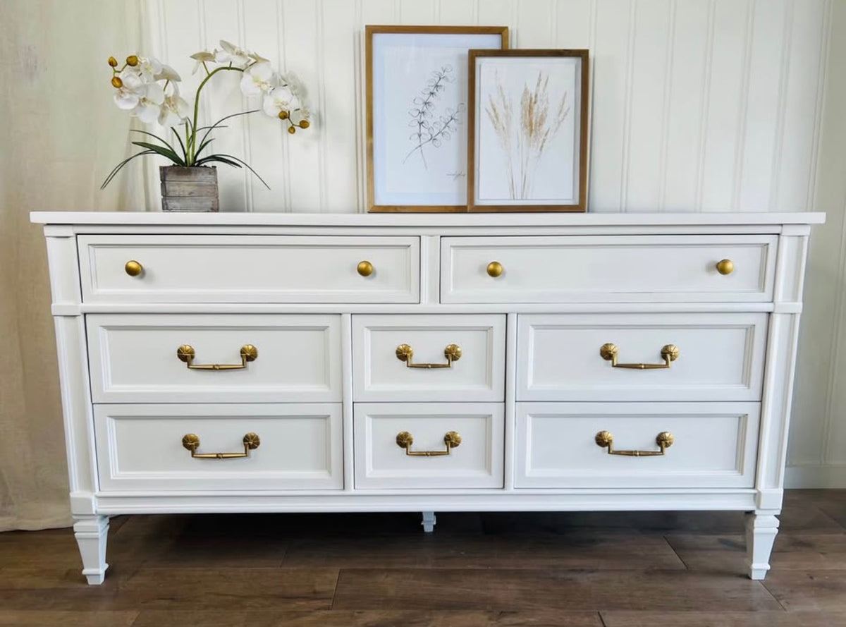 Vintage Bassett 8-Drawer Dresser